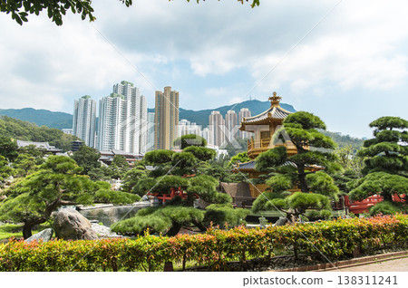 南蓮園，一個被摩天大樓環繞的公園 138311241