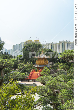南蓮園,一個被摩天大樓環繞的公園 南蓮園,一個被摩天大樓環繞的公園 138311244