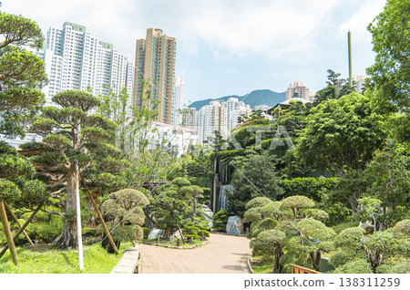 南蓮園，一個被摩天大樓環繞的公園 138311259