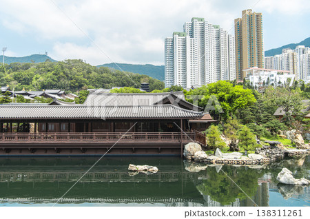 南蓮園,一個被摩天大樓環繞的公園 南蓮園,一個被摩天大樓環繞的公園 138311261