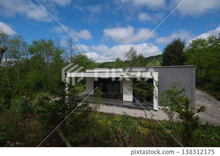 Modular modern minimalist house in forest setting with low energy design and renewable solar features Modular modern minimalist house in forest setting with low energy design and renewable solar features 138312175