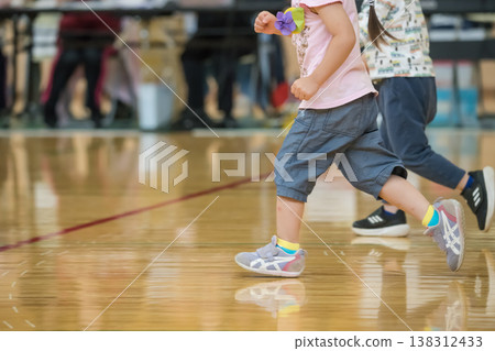 [Nursery school sports day obstacle course] 138312433