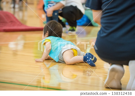 [Nursery school sports day obstacle course mat] 138312438