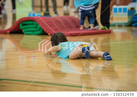 [Nursery school sports day obstacle course mat] 138312439