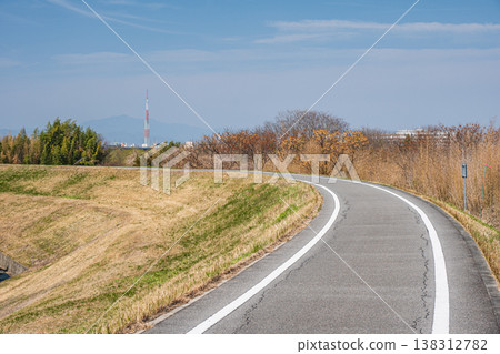 京都府八幡市木津川堤岸自行車道，景名與自行車道 138312782