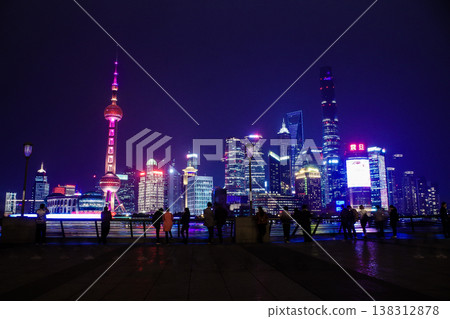 A night view seen from the Shanghai Bund 138312878