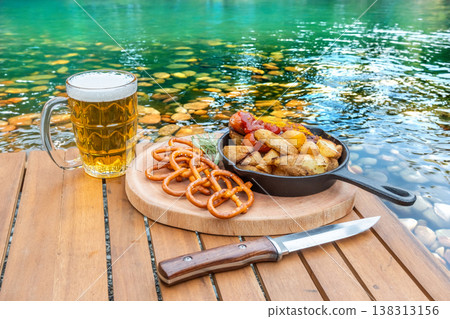 典型的德國菜餚 138313156