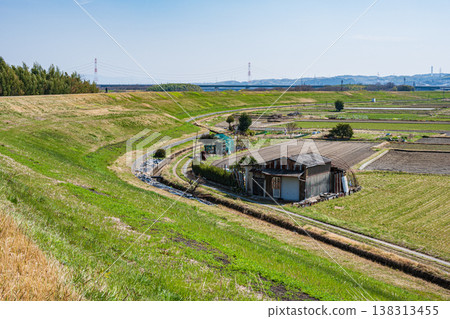 Rural landscape below the Kizu River embankment, Yawata City, Kyoto Prefecture Rural landscape below the Kizu River embankment, Yawata City, Kyoto Prefecture 138313455