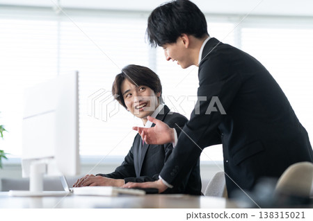 A young businessman working in the office 138315021