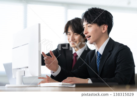 A young businessman working in the office 138315029