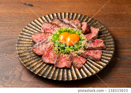 裙邊牛排:一道鮮嫩多汁的烤牛肉料理。 裙邊牛排:一道鮮嫩多汁的烤牛肉料理。 138315633