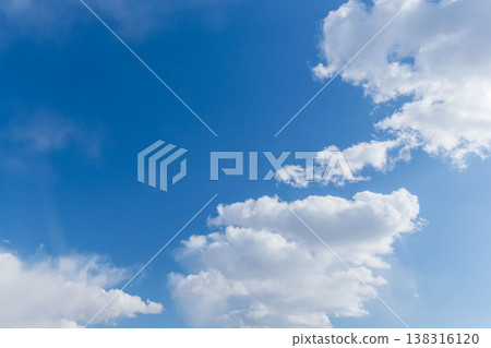 寒冷的冬日，晴空萬裡，白雲朵朵 26 138316120