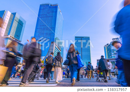 Tokyo cityscape, March 28. Inbound tourism continues... Shibuya Scramble Crossing is packed with foreign tourists. Tokyo cityscape, March 28. Inbound tourism continues... Shibuya Scramble Crossing is packed with foreign tourists. 138317957