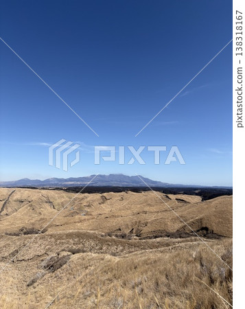 阿蘇平原和九重山脈 阿蘇平原和九重山脈 138318167