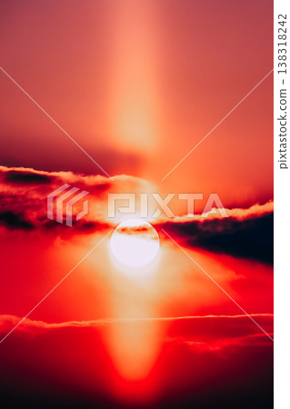 Natural Sunny Light Pillar During Winter Sunset. Natural Sunny Light Pillar During Winter Sunset. 138318242