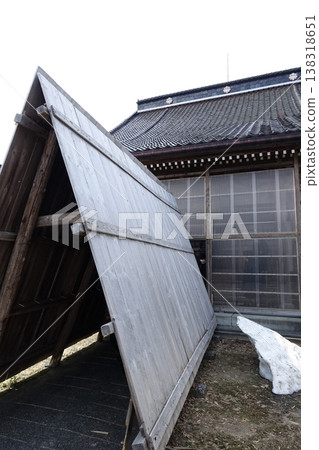 old wooden building 138318651