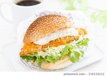 Delicious tartar fish sandwich and coffee 138319122