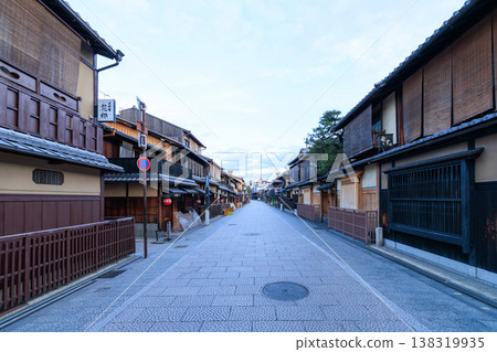 Hanamikoji in Gion, Kyoto (Higashiyama Ward, Kyoto City, Kyoto Prefecture) 138319935