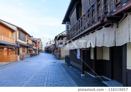 Hanamikoji in Gion, Kyoto (Higashiyama Ward, Kyoto City, Kyoto Prefecture) 138319957