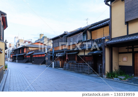 Hanamikoji in Gion, Kyoto (Higashiyama Ward, Kyoto City, Kyoto Prefecture) Hanamikoji in Gion, Kyoto (Higashiyama Ward, Kyoto City, Kyoto Prefecture) 138319959