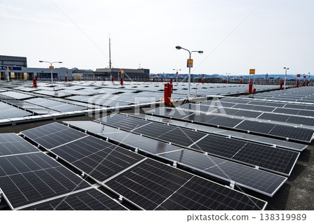 強制在屋頂安裝太陽能發電系統 138319989