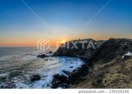 The sunset over Cape Erimo, the rugged coastline, and the spectacular scenery of Hokkaido. 138320240