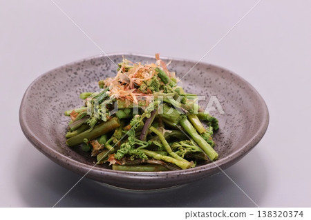 Blanched bracken fern (warabi) - a spring wild vegetable dish. Blanched bracken fern (warabi) - a spring wild vegetable dish. 138320374