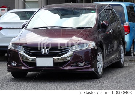 乘客車在停車場排隊 乘客車在停車場排隊 138320408