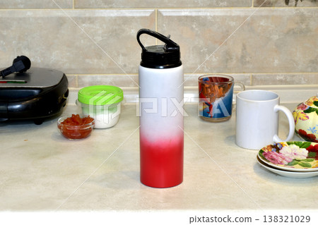 Pink thermal water bottle. 138321029