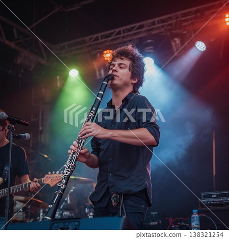 樂隊中的單簧管演奏者 樂隊中的單簧管演奏者 138321254