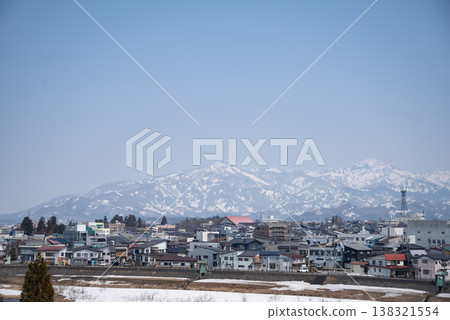Streetscape of Uonuma City, a regional city (early spring with lingering snow) Streetscape of Uonuma City, a regional city (early spring with lingering snow) 138321554