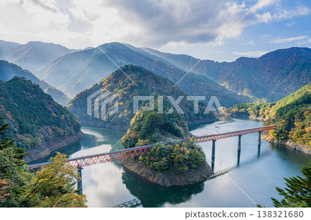 靜岡縣川根本町奧尾井城站的秋景 138321680