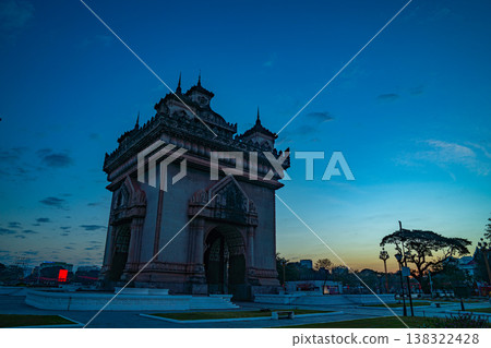 Illuminated Patuxai Landmark in Vientiane City 138322428