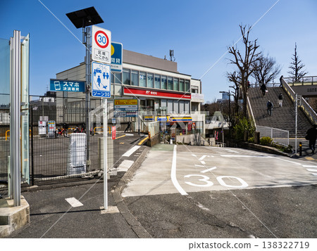 [Zone 30] 標誌，已採取社區道路措施的區域入口 138322719