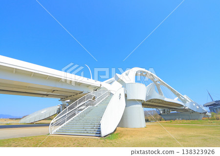 橫跨愛知縣豐田市矢作川的豐田大橋 138323926
