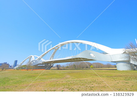 Toyota Ohashi Bridge over the Yahagi River in Toyota City, Aichi Prefecture Toyota Ohashi Bridge over the Yahagi River in Toyota City, Aichi Prefecture 138323929