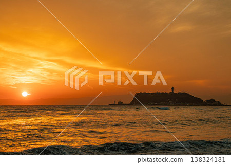 The sunset over the sea and Enoshima Island The sunset over the sea and Enoshima Island 138324181