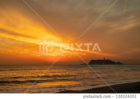 海上和江之島的日落 海上和江之島的日落 138324201