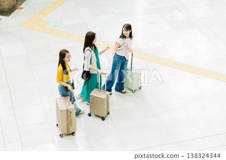 Three women at the airport setting off on a trip (Photography cooperation: Kansai International Airport (KIX)) 138324344