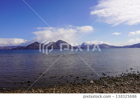 從浮見堂附近可以眺望洞爺湖、中島和有珠山 從浮見堂附近可以眺望洞爺湖、中島和有珠山 138325686