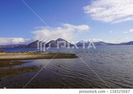 從浮見堂附近可以眺望洞爺湖、中島和有珠山 從浮見堂附近可以眺望洞爺湖、中島和有珠山 138325687