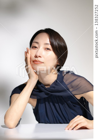 Elegant ladies 138327252