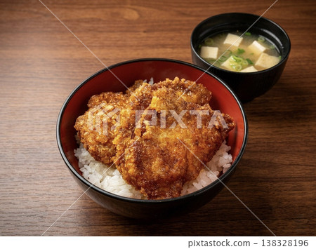 來源炸肉排碗 來源炸肉排碗 138328196