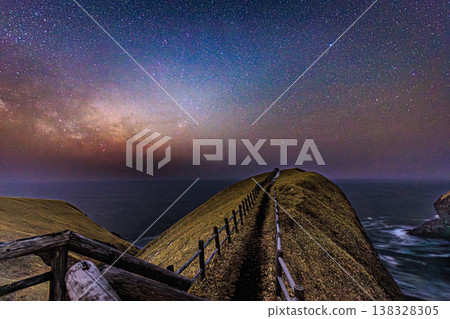 The Milky Way and the beautiful lines of the cape create a stunning night view of Hokkaido. The Milky Way and the beautiful lines of the cape create a stunning night view of Hokkaido. 138328305
