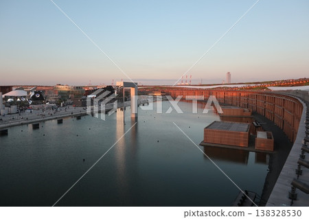 Osaka-Kansai Expo: The large roof ring bathed in the setting sun (EXPO2025) Osaka-Kansai Expo: The large roof ring bathed in the setting sun (EXPO2025) 138328530