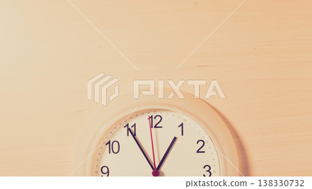 Clock ticking showing one hour Clock ticking showing one hour 138330732