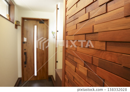 The entrance hall exudes the warmth of wood. The entrance hall exudes the warmth of wood. 138332028
