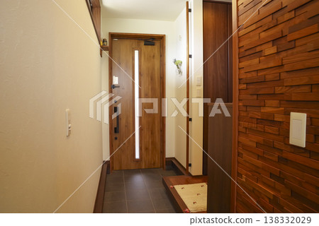 The entrance hall exudes the warmth of wood. The entrance hall exudes the warmth of wood. 138332029