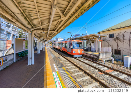 東京世田谷區的城市景觀：東急世田谷線穿過居民區。 138332549