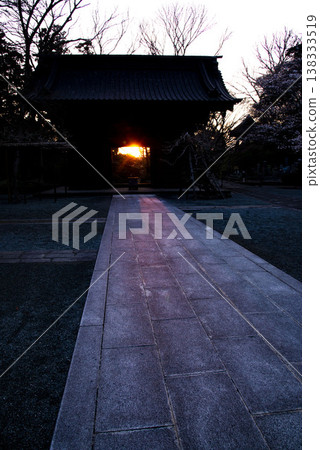 鎌倉 26323 妙本寺 1 日落穿過二天門 鎌倉 26323 妙本寺 1 日落穿過二天門 138333519